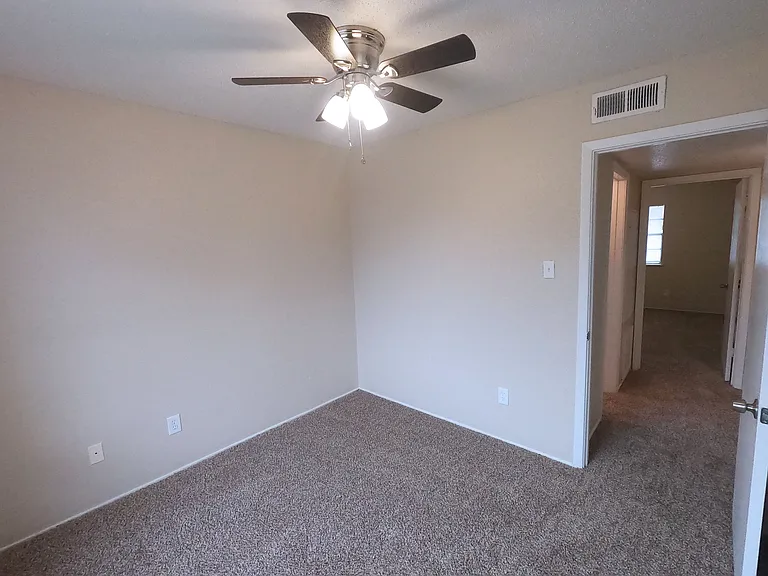 Anderson Point Apartments — Photo 18