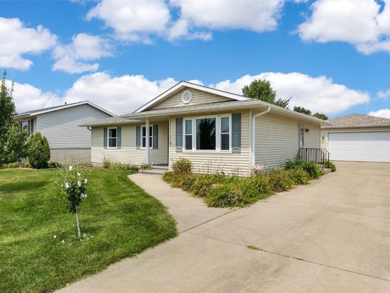 2560 Eastlawn Dr, Marion, IA 52302