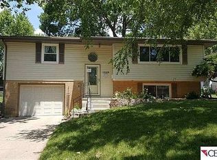 12128 W St, Omaha, NE 68137