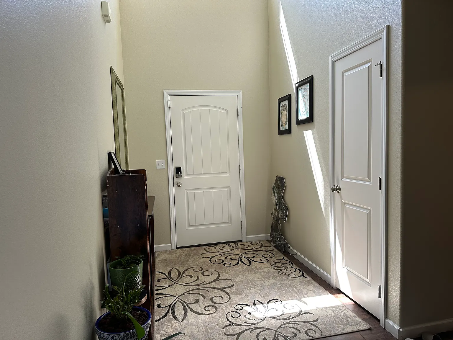 3 bed, 1400 sqft, $2,700 — Photo 2