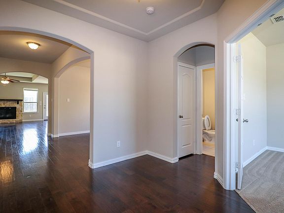 4th image of 2904 Castle Creek Dr