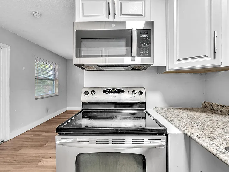 232 SE 9th Ave #2 — Photo 11