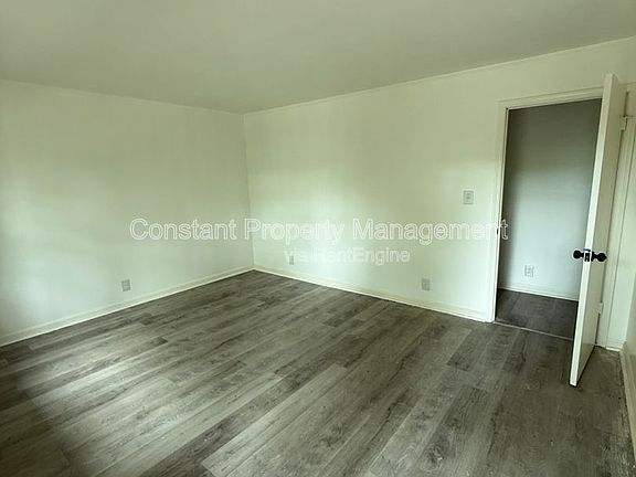 4th image of 4158 Log Cabin Dr