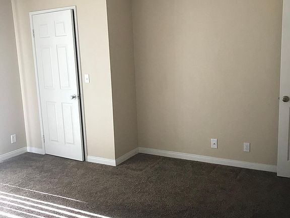 5th image of 19025 Elm Dr