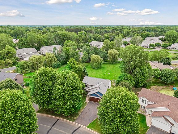 4th image of 680 Lois Ln