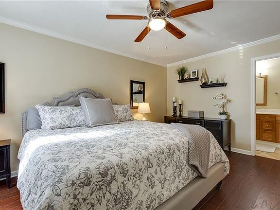 3rd image of 2602 Country Park Dr SE