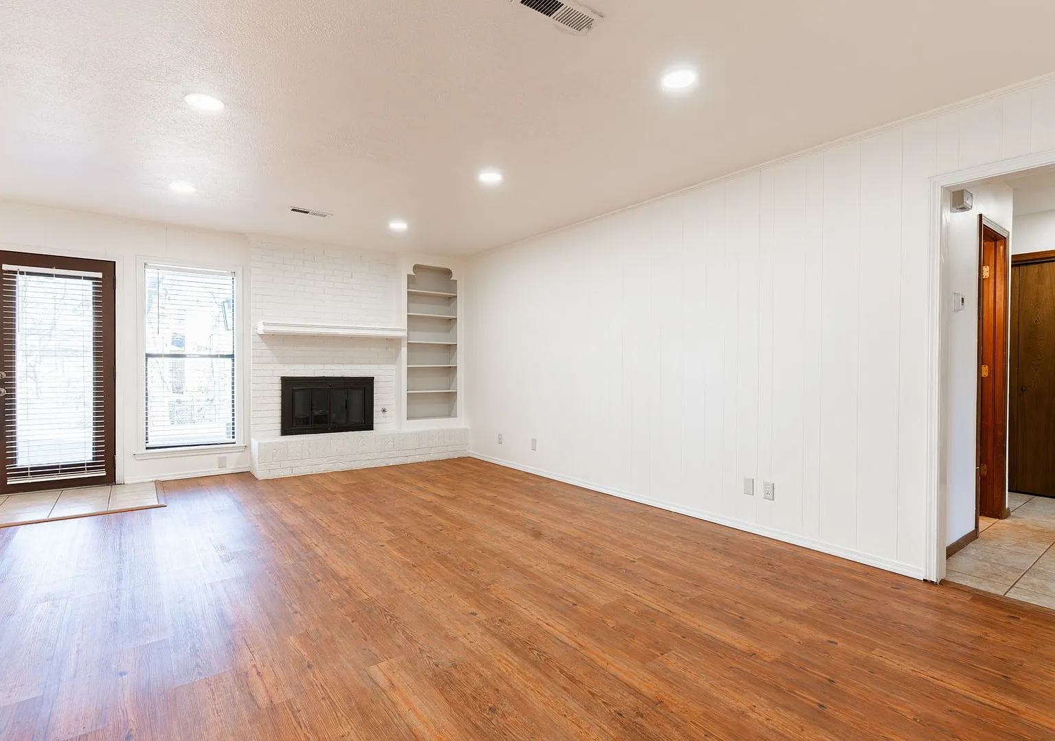 Beautifully updated 3-bedroom, 2-bathroom home — Photo 4