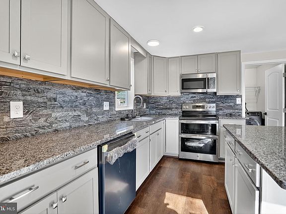 5th image of 5904 Harvey St