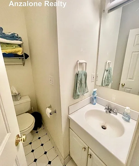 17 Thacher St #4 — Photo 20