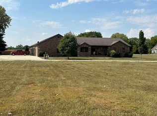 16 Golf Ln, Clinton, IN 47842