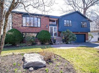 95 Esty Farm Rd, Newton, MA 02459