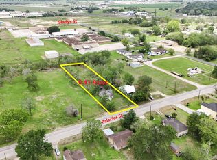 710 Palacios St, El Campo, TX 77437