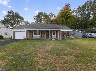 21 Glover Ln, Willingboro, NJ 08046