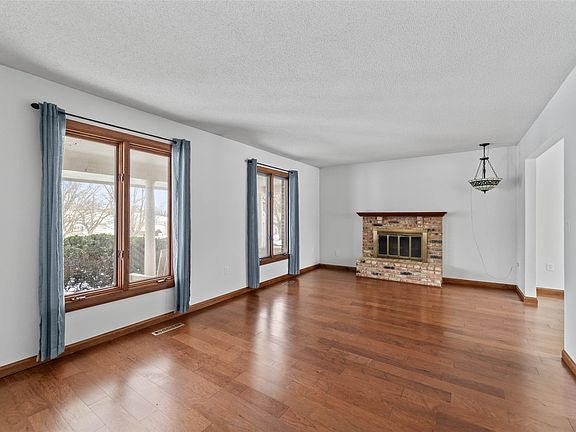 4th image of 2205 Vermillion Ln