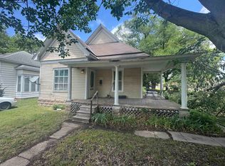 618 E 9th Ave, Winfield, KS 67156