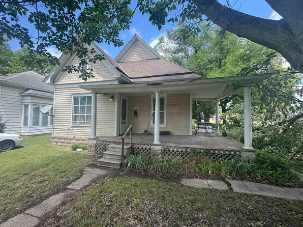 618 E 9th Ave, Winfield, KS 67156