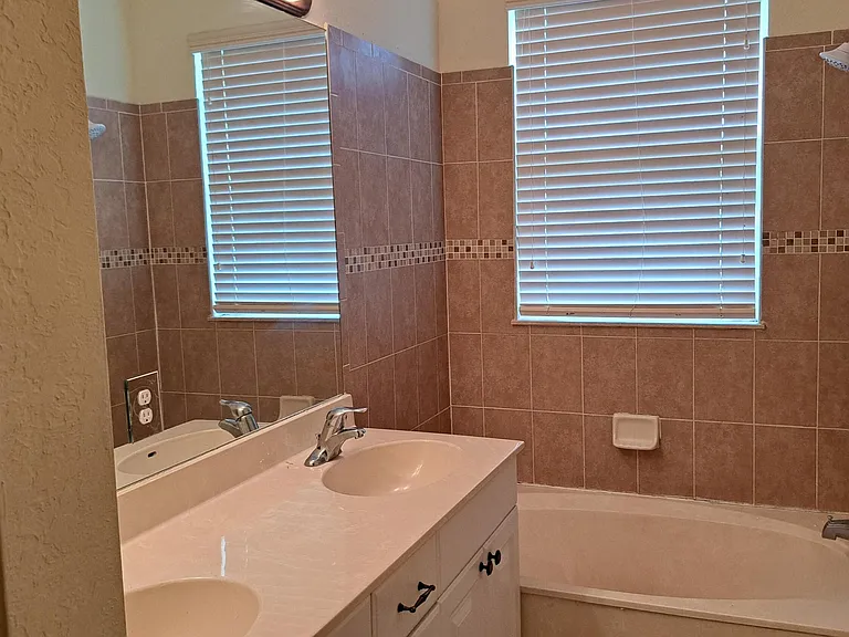 862 Pipers Cay Dr — Photo 5