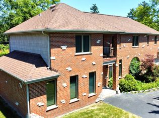 404 W Camp McDonald Rd, Prospect Heights, IL 60070