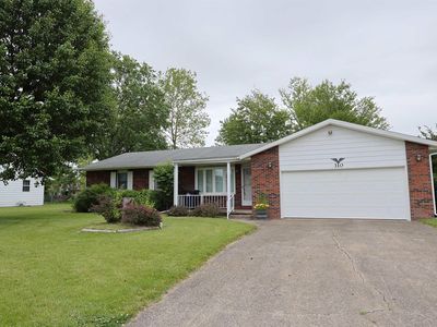 310 Woodland Dr, Salem, IL, 62881