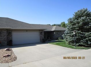 6 The Pnes, Beatrice, NE 68310