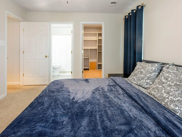 MATSER BEDROOM