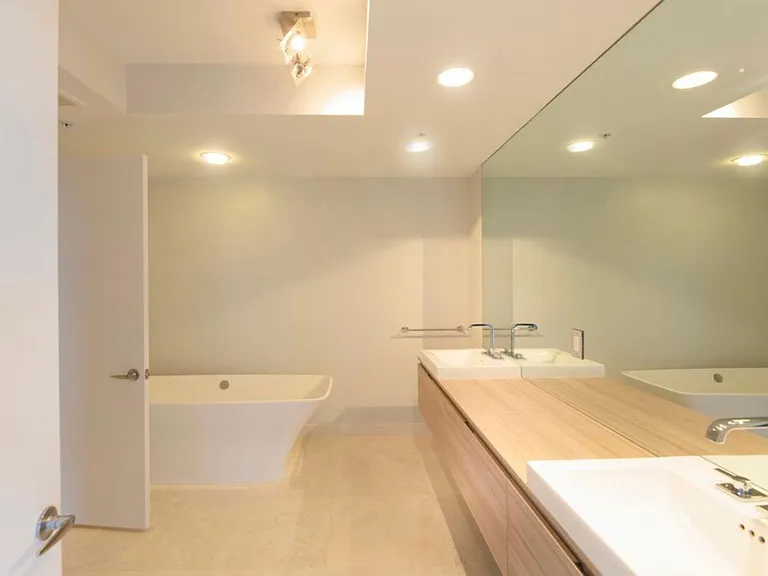 17111 Biscayne Blvd #702 — Photo 28
