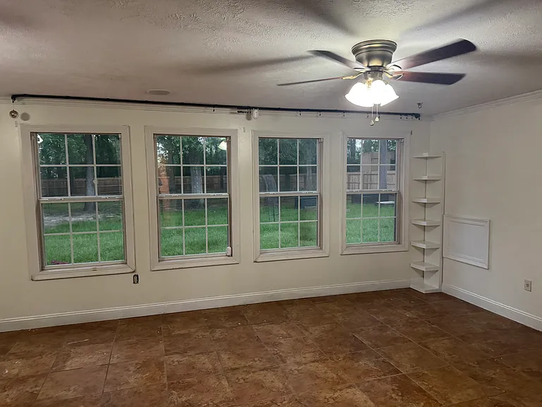 1050 Gage Dr — Photo 17