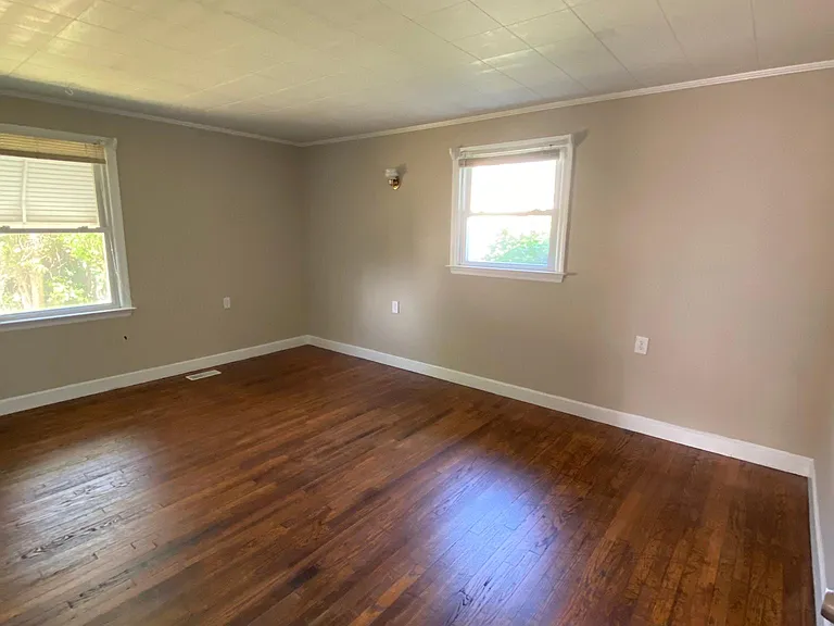 725 Washington St — Photo 8