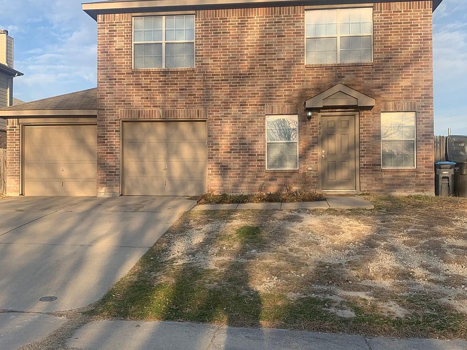 1st image of 608 Deauville Dr