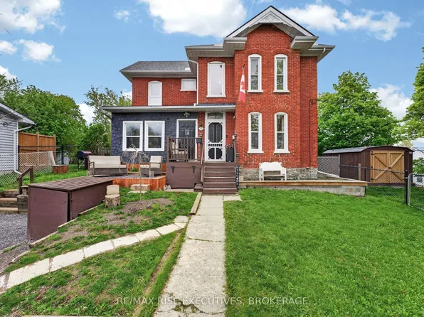 18 Stone St, Belleville, ON K8P 1Z9