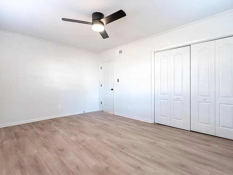 1135 Woodland Ave NE — Photo 16