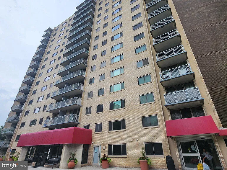 2500 N Van Dorn St #1020 — Photo 1