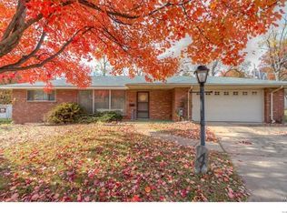 4 Vale Ct, Saint Louis, MO 63114