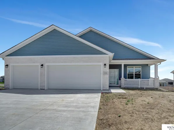 325 Kristi Ln, Hickman, NE 68372