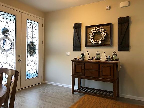 FRONT ENTRYWAY