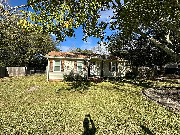 609 Pine Ridge St — Photo 2