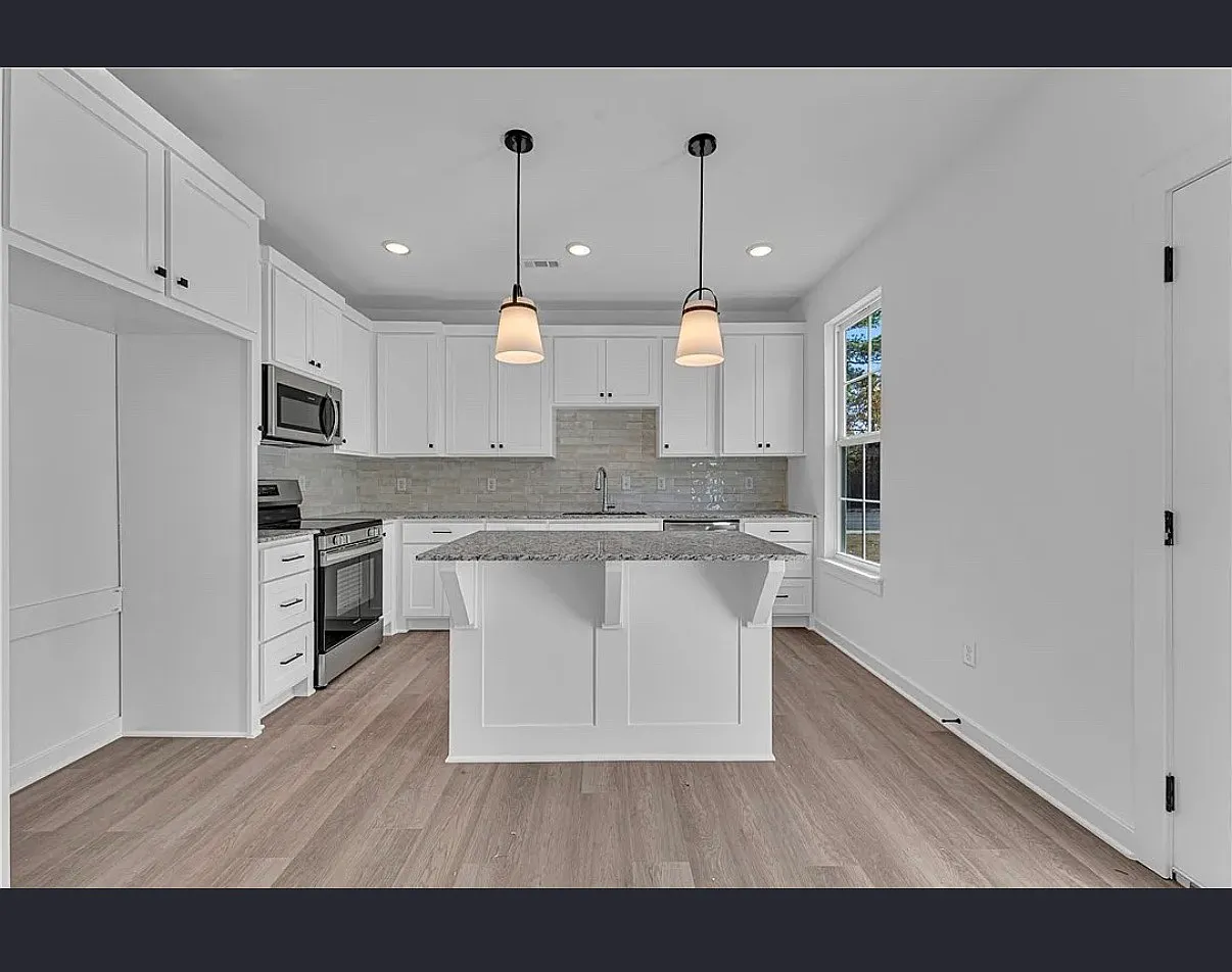 3 bed, 1500 sqft, $2,100 — Photo 2