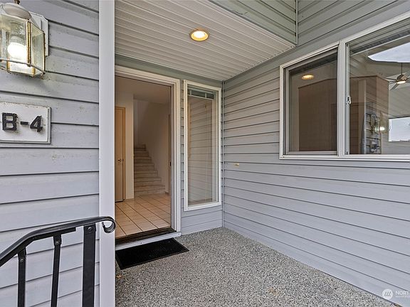3rd image of 15133 Admiralty Way #B4