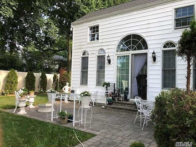 1st image of 31 Cornell Dr