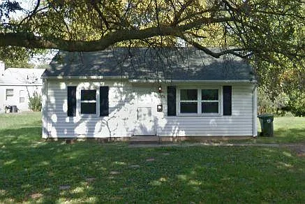 1304 Laurel Dr photo 1