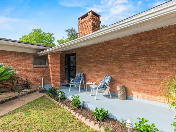 114 20th Ave N, Texas City, TX 77590