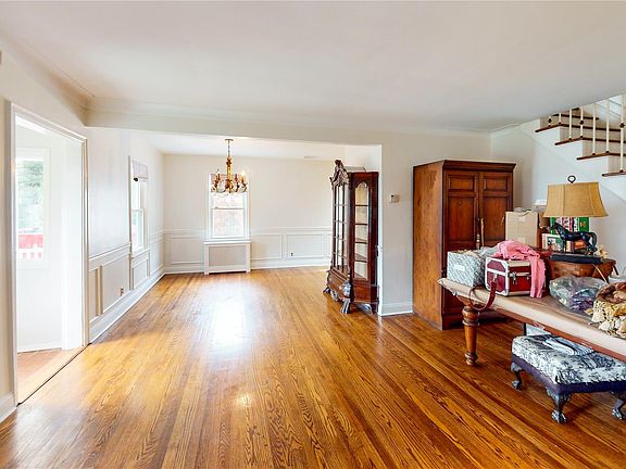 4th image of 11 E Webster Street