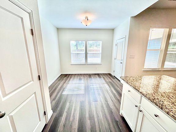 5th image of 2031 S Bluebonnet Ave
