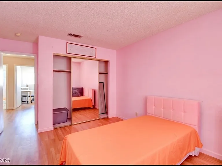 4053 Hazelridge Dr — Photo 15