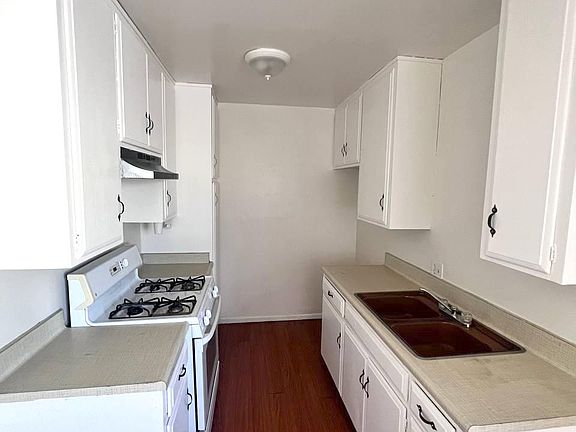 2nd image of 889 N Laurel Ave