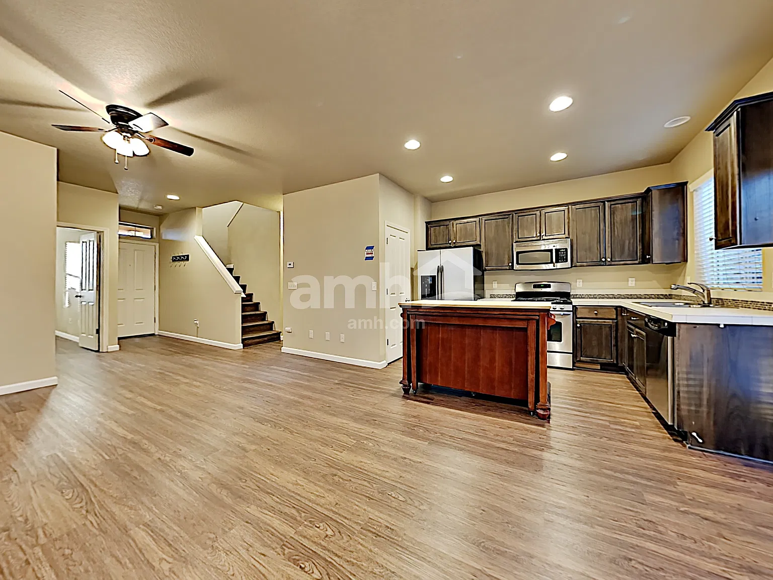 4 bed, 3.0 bath, 1555 sqft, $2,900 — Photo 4