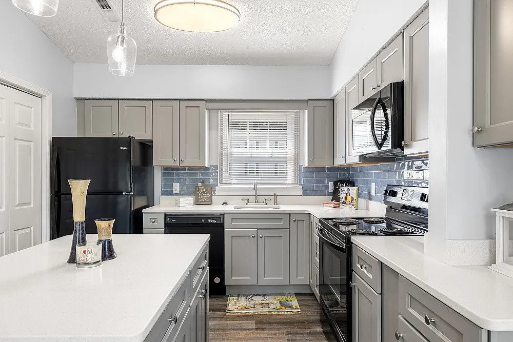 Riverview Apartments — Photo 2