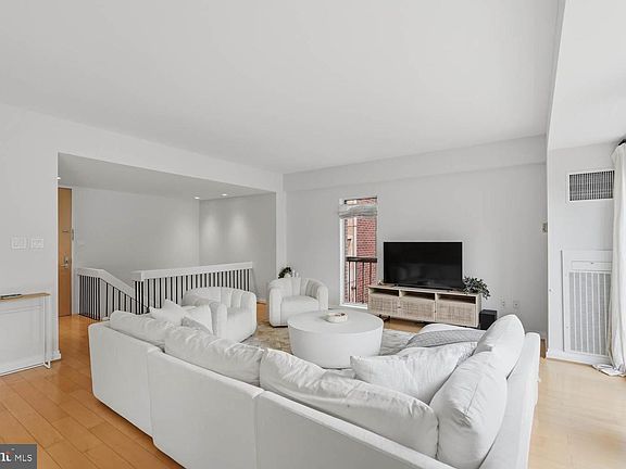 3rd image of 3251 Prospect St NW APT 302