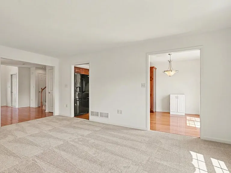 5050 Mendenhall Dr — Photo 9