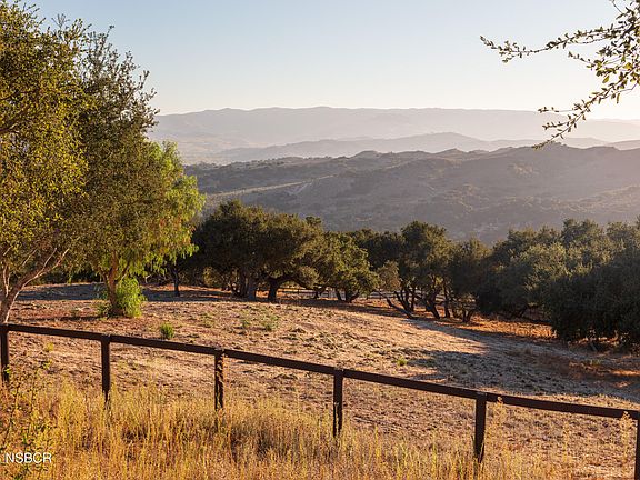 5th image of 1799 Cougar Ridge Rd
